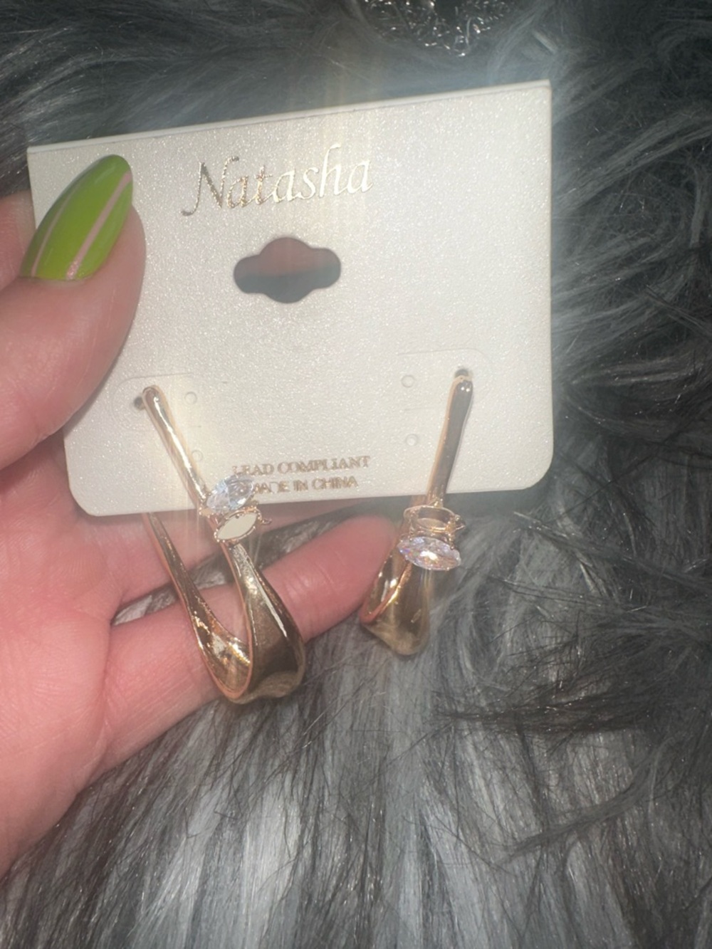NWT Natasha Gold Tone Earrings Flawed - Picture 3 of 4